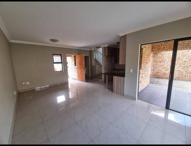 2 BEDROOM TOWNHOUSE FOR SALE IN ELANDSHAVEN